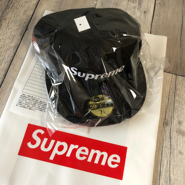 Supreme(シュプリーム)のsupreme2018ss Mesh BoxLogo New Era®7-1/4 メンズの帽子(キャップ)の商品写真