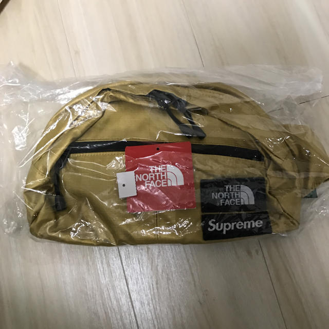 supreme the north face metallic waistbagのサムネイル