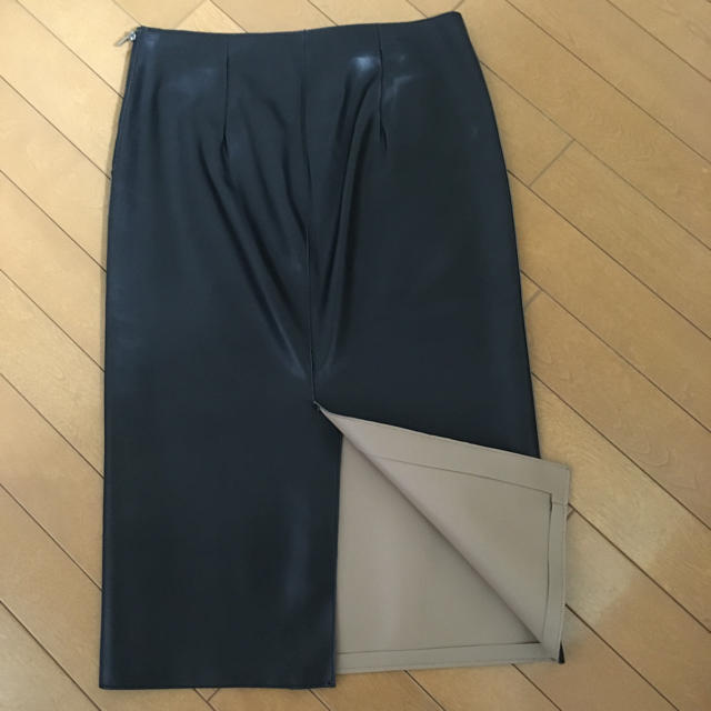 ZARA(ザラ)のZARA フェイクレザー タイトスカート レディースのスカート(ひざ丈スカート)の商品写真