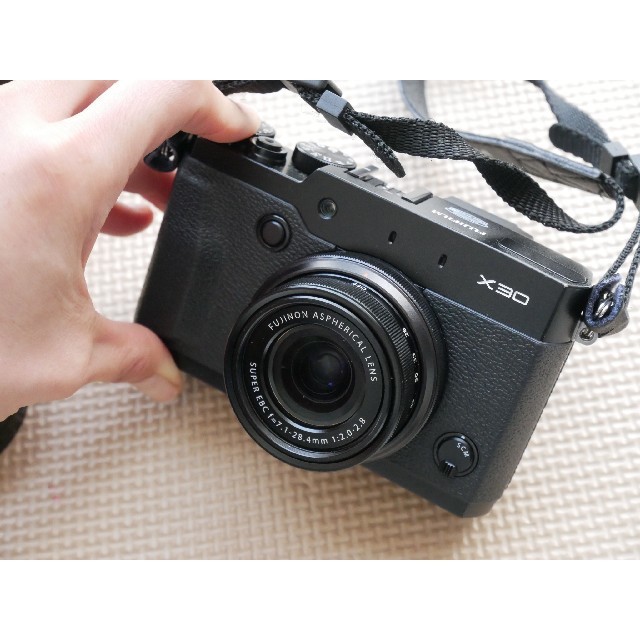 FUJIFILM X30 綺麗ですコンパクトカメラ富士フイルム 短納期 スマホ