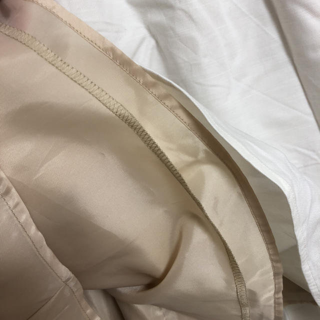 GU(ジーユー)のGU ひざ下 スカート 白 レディースのスカート(ひざ丈スカート)の商品写真