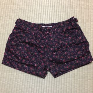 ローリーズファーム(LOWRYS FARM)の花柄ショートパンツ(ショートパンツ)