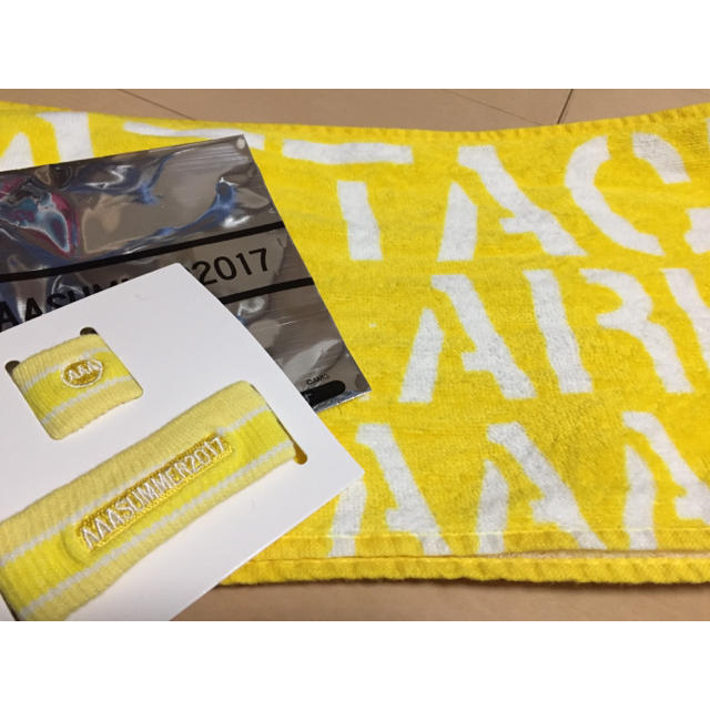AAA(トリプルエー)の➜➜➜AAA10thタオル黄色 セット エンタメ/ホビーのタレントグッズ(ミュージシャン)の商品写真