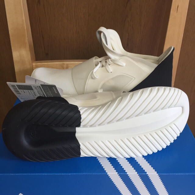 adidas(アディダス)の【春セール☺︎】新品 24.5cm adidas TUBULAR ツートンカラー レディースの靴/シューズ(スニーカー)の商品写真