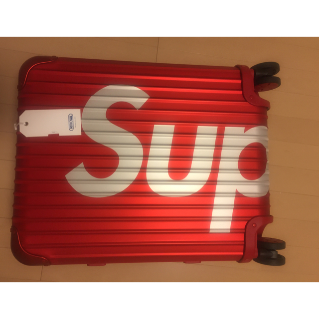 Supreme(シュプリーム)のSupreme RIMOWA RED 45L シュプリーム リモワ メンズのバッグ(トラベルバッグ/スーツケース)の商品写真