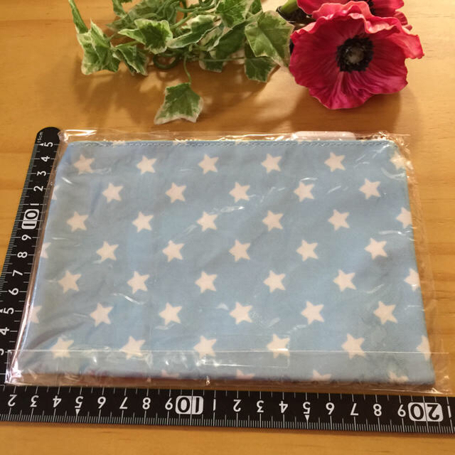 Cath Kidston(キャスキッドソン)の新品✨Cath kidstonキャスキッドソン♡フラットポーチ♡星柄ブルー✨ レディースのファッション小物(ポーチ)の商品写真