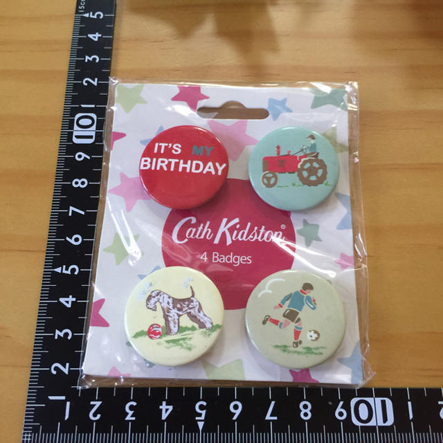 Cath Kidston(キャスキッドソン)の新品✨Cath kidstonキャスキッドソン♡缶バッジ4個セット✨ レディースのファッション小物(その他)の商品写真