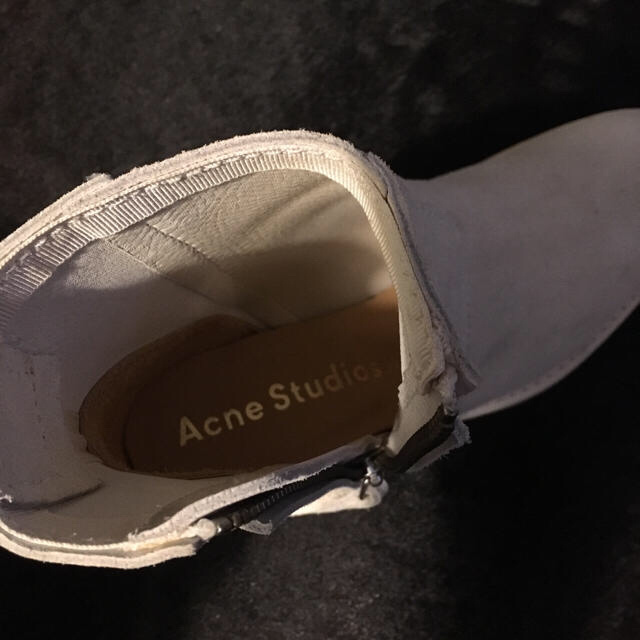 ACNE(アクネ)の最終値下げacne studios ブーツ ホワイト レディースの靴/シューズ(ブーツ)の商品写真