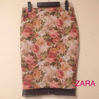 ザラ(ZARA)のニコニコさま新品 ZARAスカート(ひざ丈スカート)