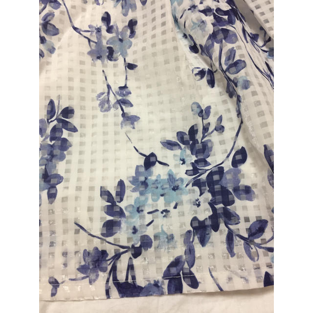 PAGEBOY(ページボーイ)の花柄スカート フラワー 青 白 ブルー ホワイト 清楚 上品 ページボーイ  レディースのスカート(ミニスカート)の商品写真