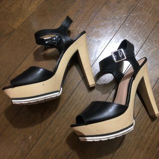 チャールズアンドキース(Charles and Keith)のチャールズアンドキース 厚底 サンダル(サンダル)