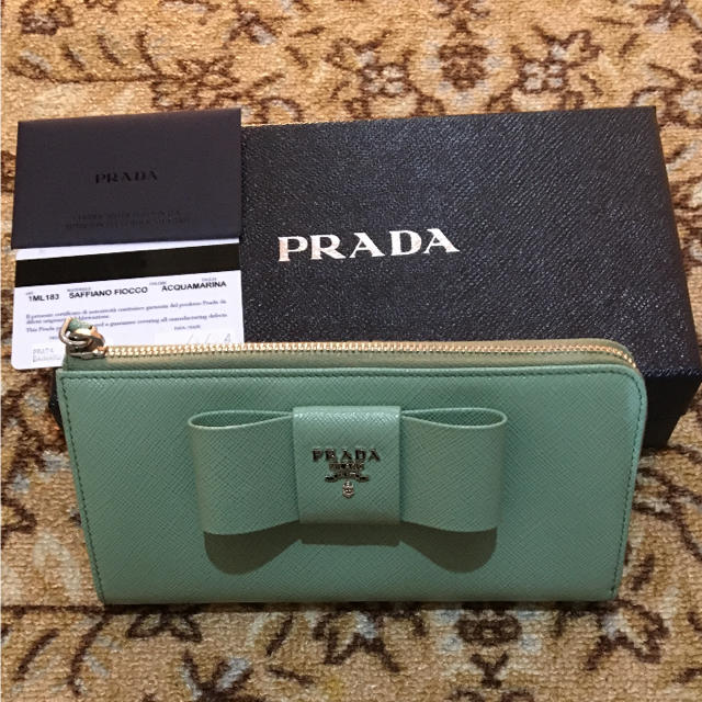 PRADA L字ファスナー 長財布ファッション小物