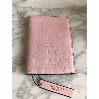 ヴィクトリアズシークレット(Victoria's Secret)のビクシー パスポートケース(旅行用品)