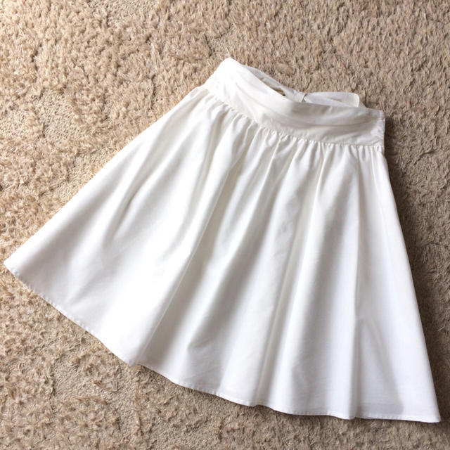 BE RADIANCE(ビーラディエンス)のBE RADIAECE ビーラディエンス スカート リボン 白 ホワイト レディースのスカート(ミニスカート)の商品写真