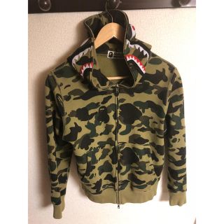 アベイシングエイプ(A BATHING APE)のシャークパーカー カモフラ S 最終値下げ(パーカー)