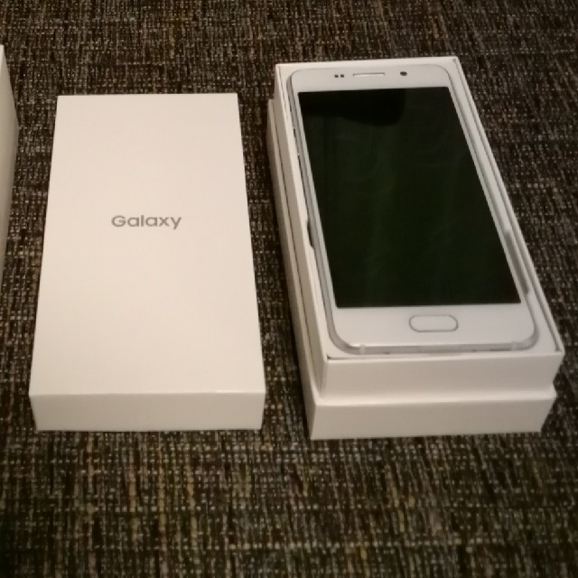 国産高評価 SAMSUNG - Galaxy feel SC-04J docomo(white) 中古の通販