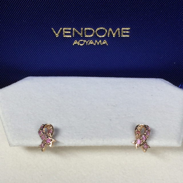 Vendome Aoyama(ヴァンドームアオヤマ)のヴァンドーム青山 K18 ピンクリボンピアス レディースのアクセサリー(ピアス)の商品写真