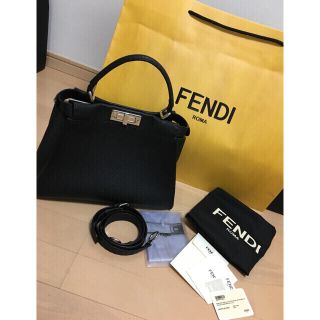 フェンディ(FENDI)の FENDI セレリア ピーカブー レギュラーブラック美品(ハンドバッグ)