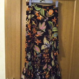 エイチアンドエム(H&M)のラッフル スカート。(ロングスカート)