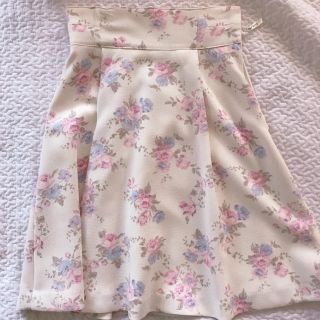 レストローズ(L'EST ROSE)の〈新品〉レストローズ❁﻿フラワースカート(ひざ丈スカート)