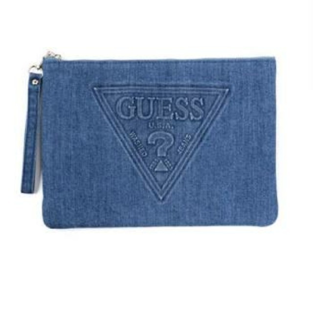 GUESS(ゲス)のGUESS クラッチバッグ レディースのバッグ(クラッチバッグ)の商品写真