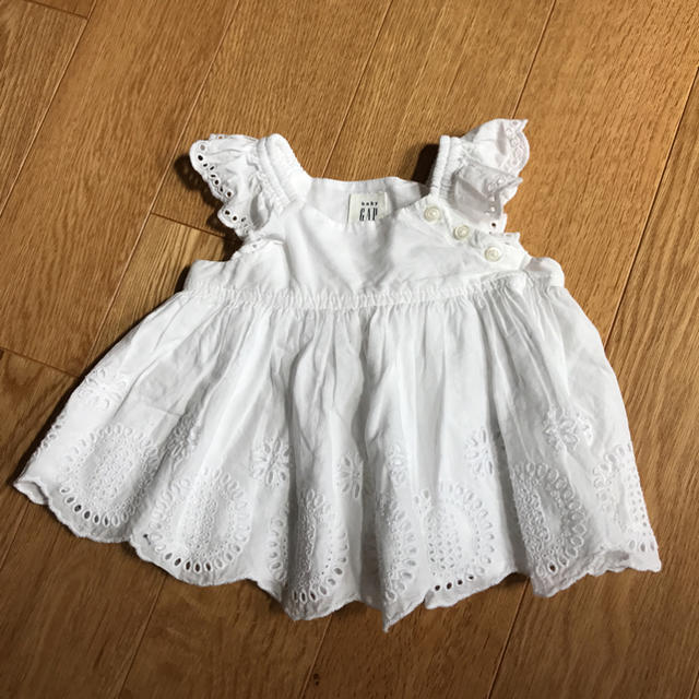 babyGAP(ベビーギャップ)の値下げ。GAPレースチュニック3-6m キッズ/ベビー/マタニティのベビー服(~85cm)(Ｔシャツ)の商品写真