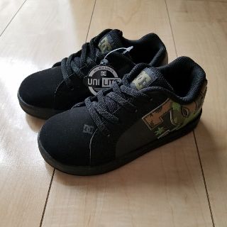 ディーシーシューズ(DC SHOES)の【アッガイ様専用】新品DC SHOES　迷彩ロゴ　キッズスニーカー(スニーカー)