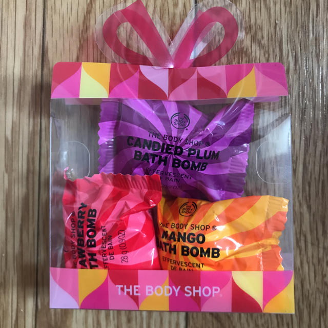 THE BODY SHOP(ザボディショップ)のボディショップ バスボム 3つセット コスメ/美容のボディケア(入浴剤/バスソルト)の商品写真