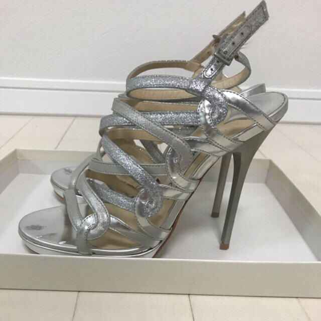 JIMMY CHOO(ジミーチュウ)のJIMMY CHOO ジミーチュウ  サンダル パンプス シルバー レディースの靴/シューズ(サンダル)の商品写真