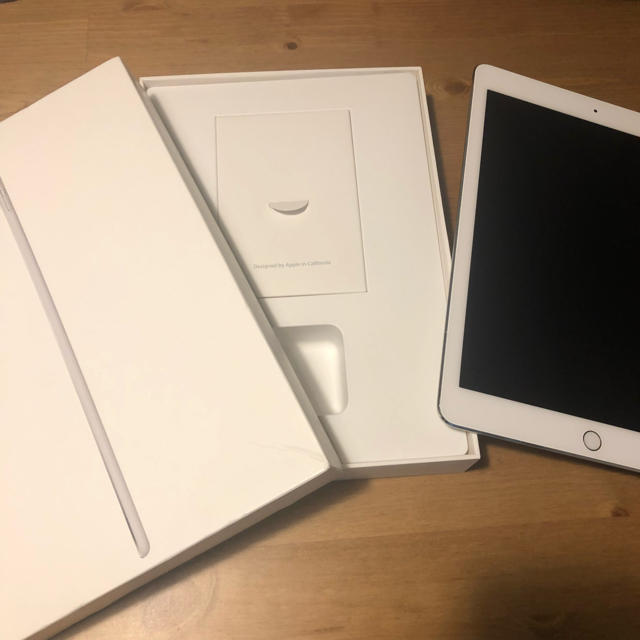 iPad(アイパッド)のakira様専用 Pad Air2 Wi-Fiモデル 64GB Silver スマホ/家電/カメラのPC/タブレット(タブレット)の商品写真