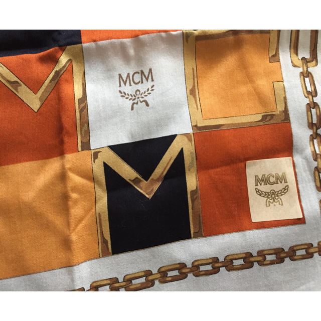 MCM(エムシーエム)のMCM 大判ハンカチ レディースのファッション小物(ハンカチ)の商品写真