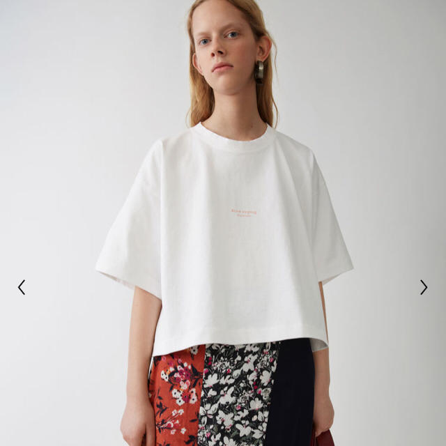 ACNE(アクネ)のacne クロップドTシャツ 新品未使用 レディースのトップス(Tシャツ(半袖/袖なし))の商品写真