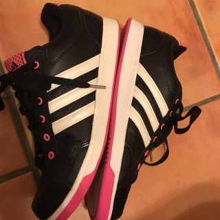 アディダス(adidas)のスニーカー(スニーカー)