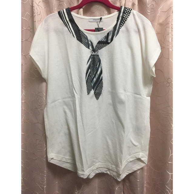 JEANASIS(ジーナシス)のスカーフプリントT レディースのトップス(Tシャツ(半袖/袖なし))の商品写真
