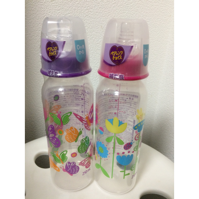 プラスチック 哺乳瓶 2本 キッズ/ベビー/マタニティの授乳/お食事用品(哺乳ビン)の商品写真