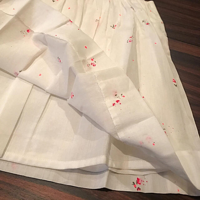ボンポワン 15SS 小花柄 ノースリーブワンピース 18m 新品 ボンポワン 15SS 小花柄 ノースリーブワンピース 18m 新品