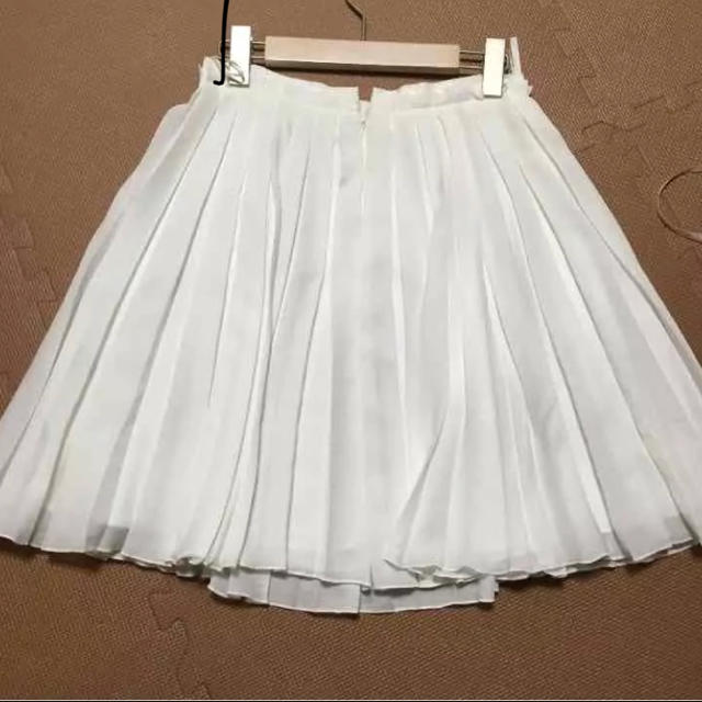 ROPE’(ロペ)のROPE  ホワイト プリーツスカート レディースのスカート(ひざ丈スカート)の商品写真