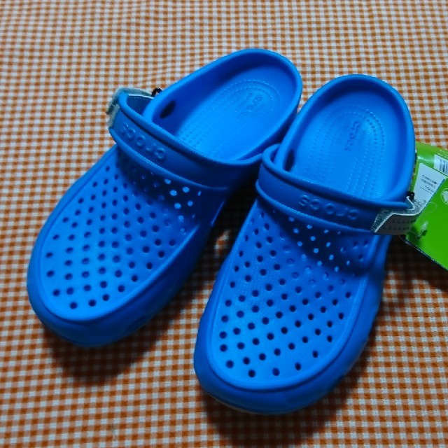 crocs(クロックス)のクロックス swift water deck clog マリンブルー M7 メンズの靴/シューズ(サンダル)の商品写真