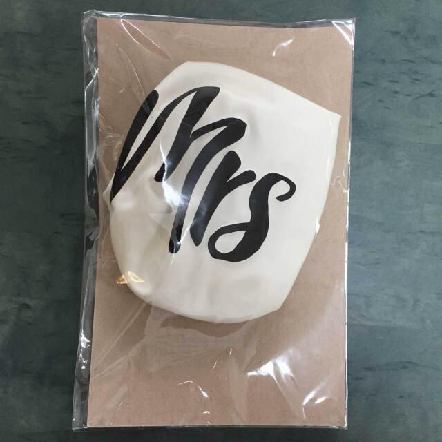 Vera Wang(ヴェラウォン)のみぃ様専用 海外ウェディング風 Mr&Mrs ジャンボ風船とフリンジセット ハンドメイドのウェディング(ウェルカムボード)の商品写真