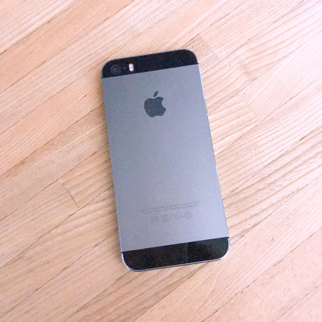 Apple(アップル)のiPhone5s スマホ/家電/カメラのスマートフォン/携帯電話(スマートフォン本体)の商品写真