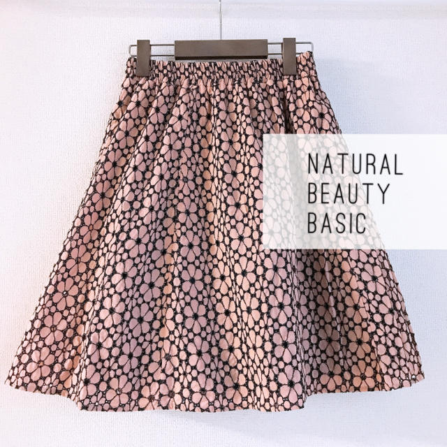 NATURAL BEAUTY BASIC(ナチュラルビューティーベーシック)の〈ysk0822さま〉NATURAL BEAUTY BASIC 総レーススカート レディースのスカート(ひざ丈スカート)の商品写真