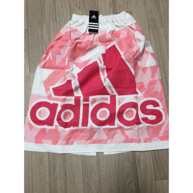 adidas(アディダス)のYU-KA様専用 adidas アディダス ラップタオル 新品 インテリア/住まい/日用品の日用品/生活雑貨/旅行(タオル/バス用品)の商品写真