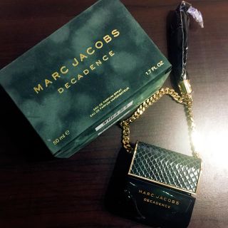 マークジェイコブス(MARC JACOBS)のマークジェイコブス ディヴァイン デカダンス(香水(女性用))