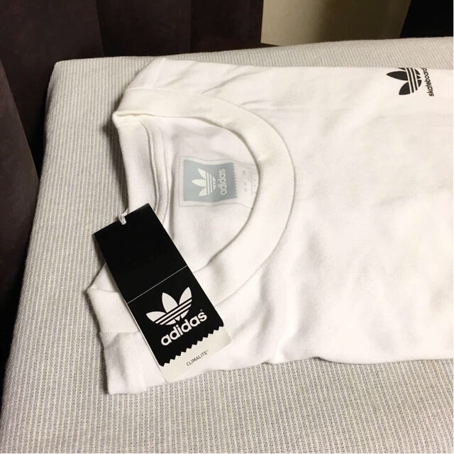 adidas(アディダス)の新品 完売 adidas Tシャツ 2XO 3XL メンズ ロゴ 白 メンズのトップス(Tシャツ/カットソー(半袖/袖なし))の商品写真