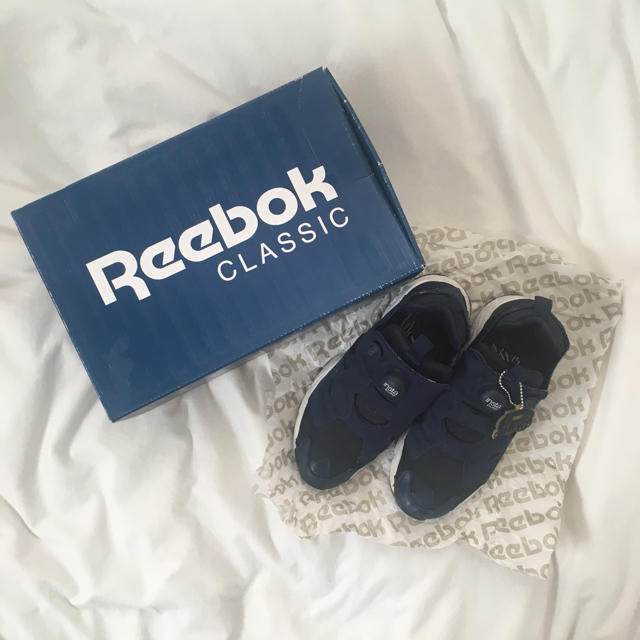 Reebok(リーボック)のReebok CLASSIC ポンプフューリー ネイビー 23.5㎝ レディースの靴/シューズ(スニーカー)の商品写真