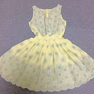 リリーブラウン(Lily Brown)のリリーブラウン フラワー刺繍ワンピース(ミニワンピース)