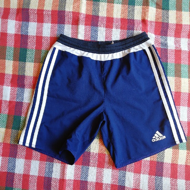 adidas(アディダス)のadidas 短パン キッズ/ベビー/マタニティのキッズ服男の子用(90cm~)(パンツ/スパッツ)の商品写真