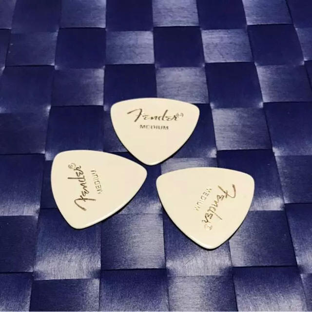 Fender(フェンダー)のピック （medium）3枚  即購入歓迎 楽器のギター(アコースティックギター)の商品写真