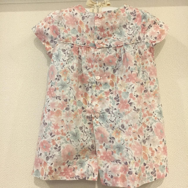 ZARA KIDS(ザラキッズ)のzarababy  褒められ花柄ワンピース♡ キッズ/ベビー/マタニティのベビー服(~85cm)(ワンピース)の商品写真