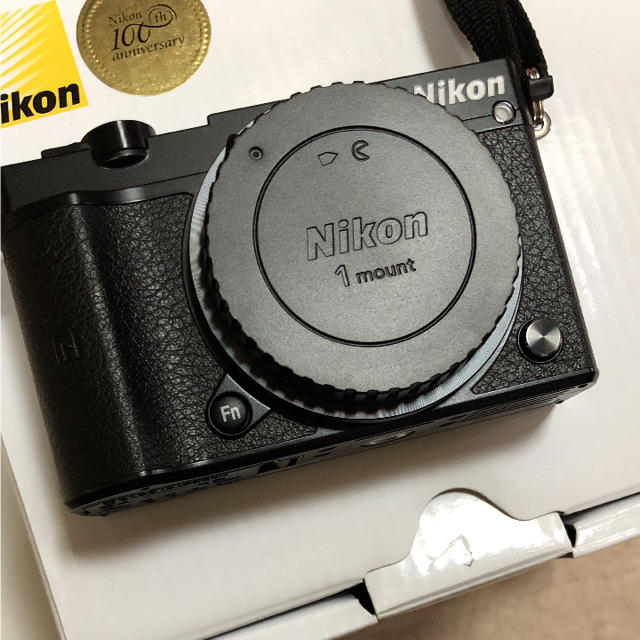 Nikon(ニコン)のNikon J5 ダブルレンズタイプ 送料無料 スマホ/家電/カメラのカメラ(ミラーレス一眼)の商品写真